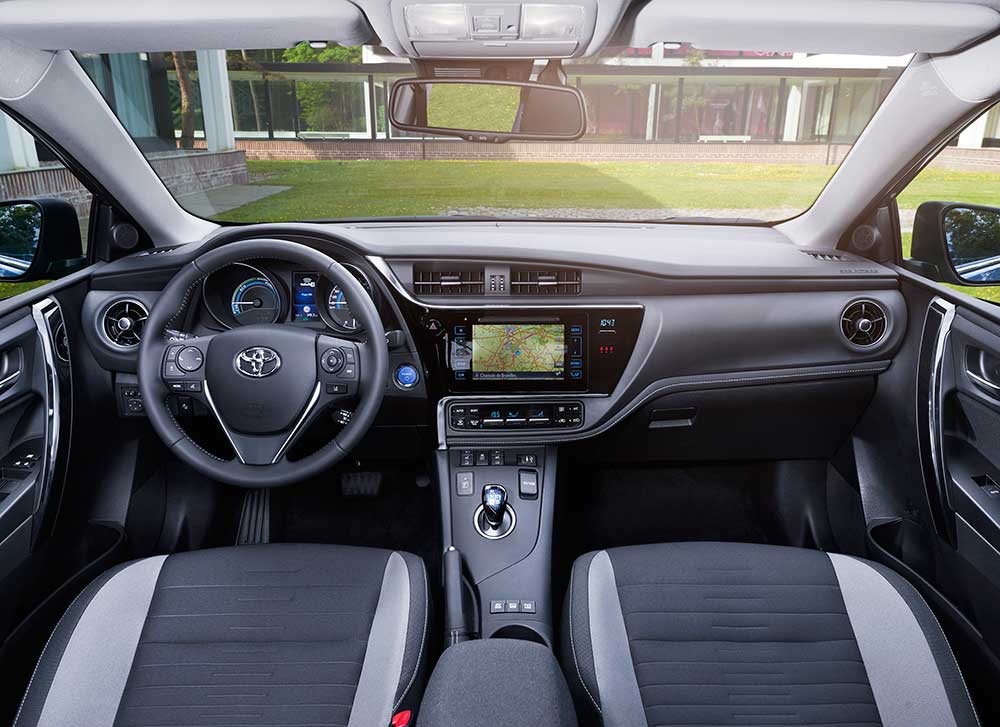 TOYOTA AURIS